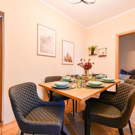Fuerst-Pueckler-Apartment_Bis 6 Personen_Waschmaschine_Kueche_2X Parkplaetze_Terrasse_Netflix Cottbus Luaran gambar