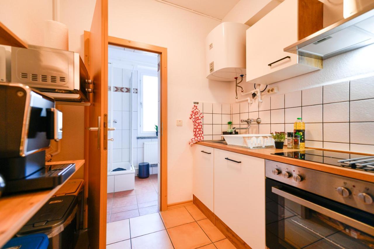 Fuerst-Pueckler-Apartment_Bis 6 Personen_Waschmaschine_Kueche_2X Parkplaetze_Terrasse_Netflix Cottbus Luaran gambar