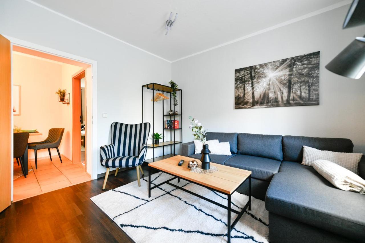 Fuerst-Pueckler-Apartment_Bis 6 Personen_Waschmaschine_Kueche_2X Parkplaetze_Terrasse_Netflix Cottbus Luaran gambar